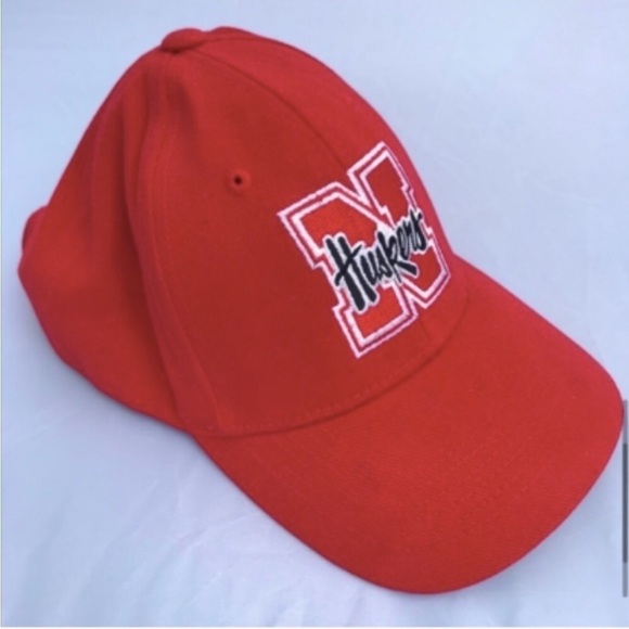 Captivating Headgear Nebraska Cornhuskers Adjustable Ball Cap - Picture 5 of 15